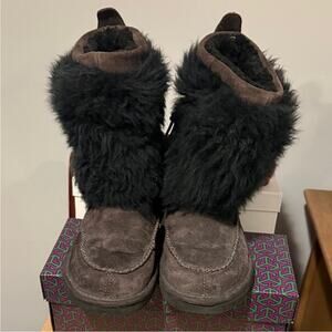 UGG Brown Boots w Black Fur